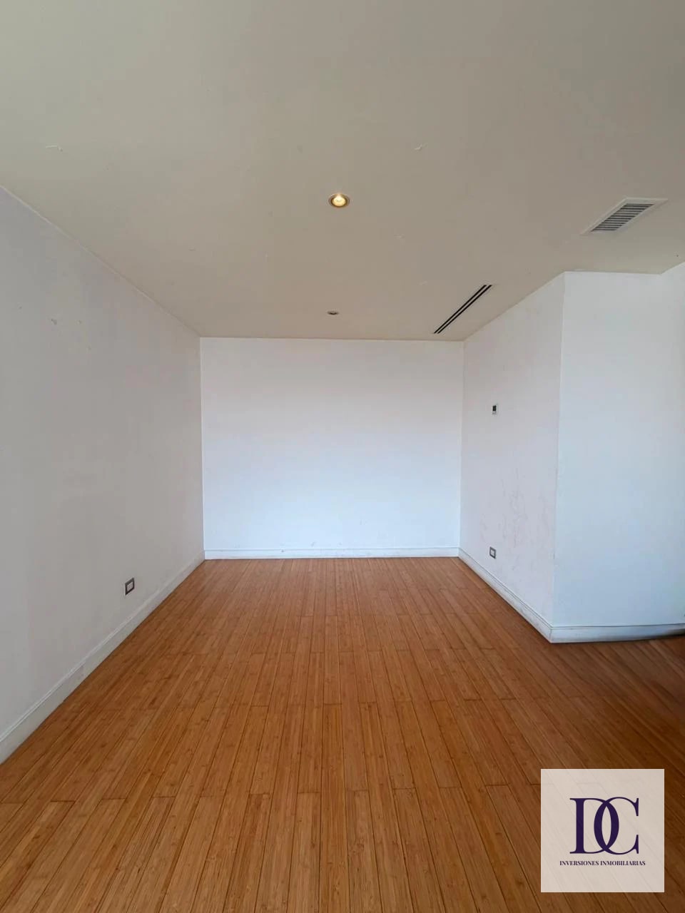 📍 APARTAMENTO EN RENTA – 2 HAB + DOBLE ALTURA | EDIFICIO ATRIUM | ZONA 10 — Apartamento en Alquiler en Atrium, Zona 10, Guatemala, Ciudad — foto 8 de 14