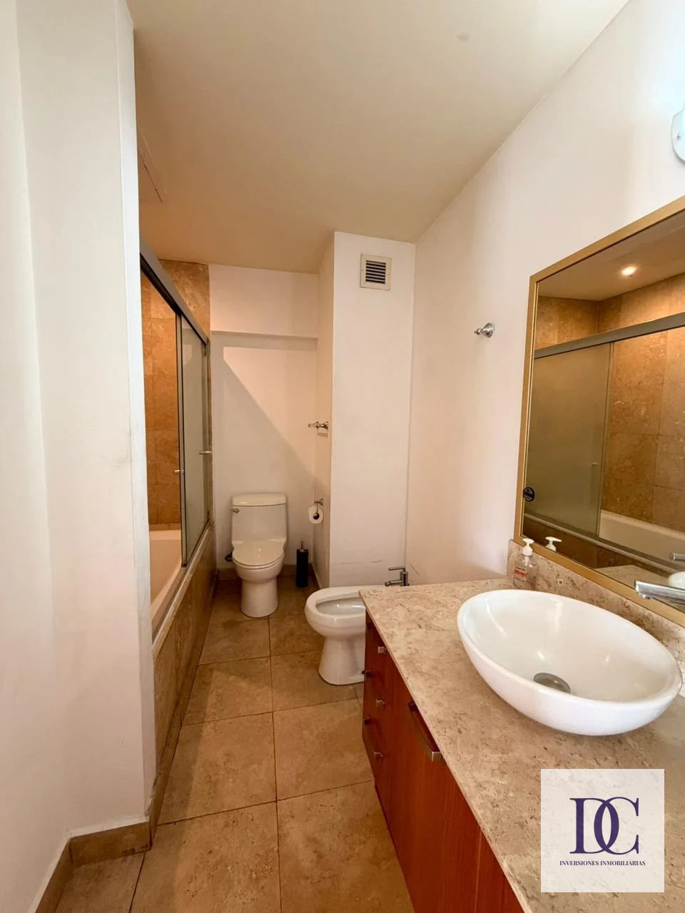 📍 APARTAMENTO EN RENTA – 2 HAB + DOBLE ALTURA | EDIFICIO ATRIUM | ZONA 10 — Apartamento en Alquiler en Atrium, Zona 10, Guatemala, Ciudad — foto 13 de 14