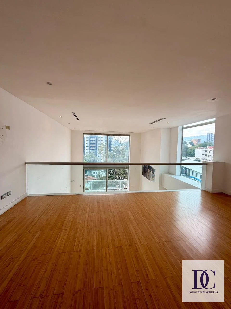 📍 APARTAMENTO EN VENTA – 2 HAB + DOBLE ALTURA | EDIFICIO ATRIUM | ZONA 10 — Apartamento en Venta en Atrium, Zona 10, Guatemala, Ciudad — foto 7 de 14