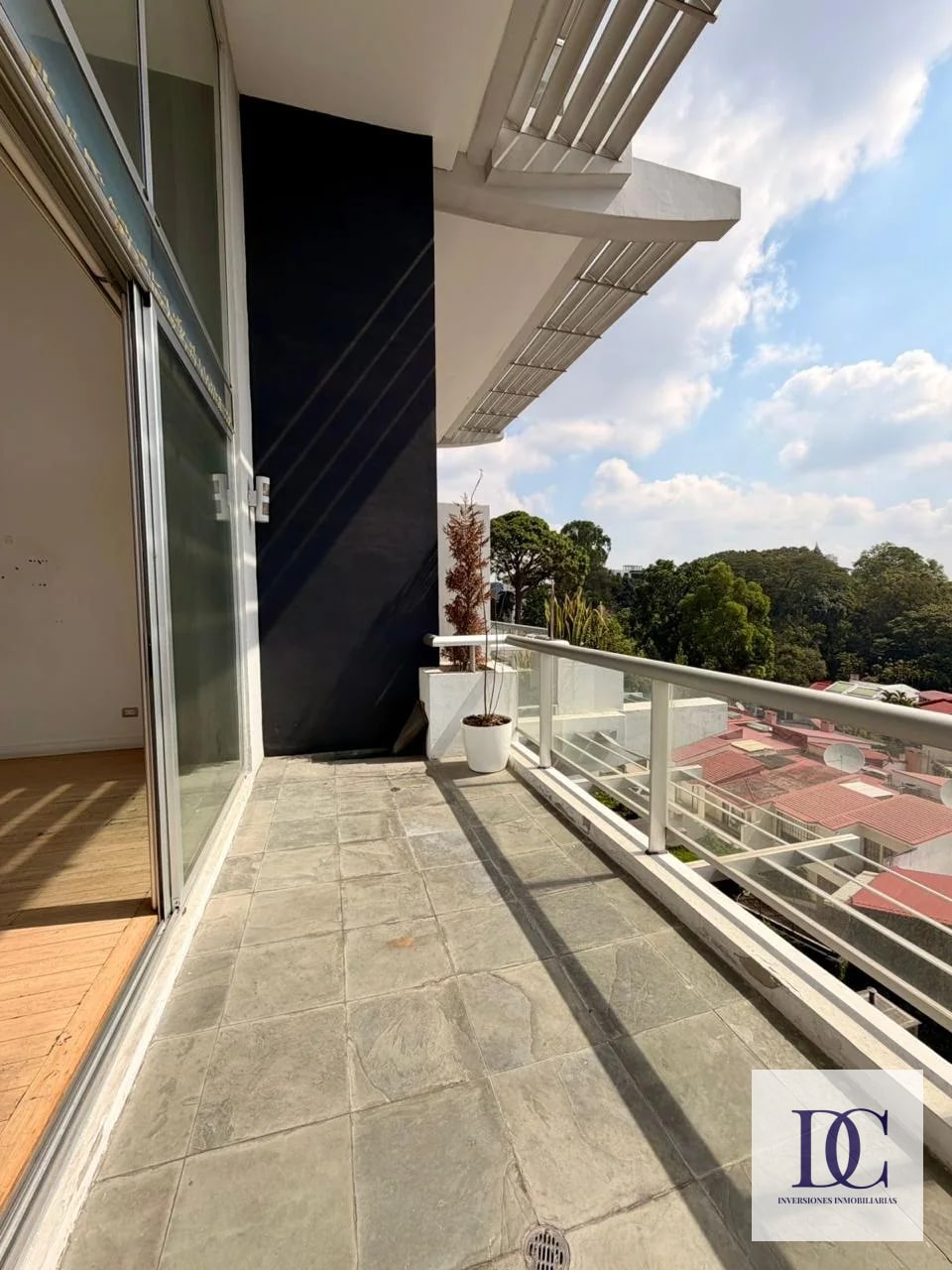 📍 APARTAMENTO EN VENTA – 2 HAB + DOBLE ALTURA | EDIFICIO ATRIUM | ZONA 10 — Apartamento en Venta en Atrium, Zona 10, Guatemala, Ciudad — foto 10 de 14