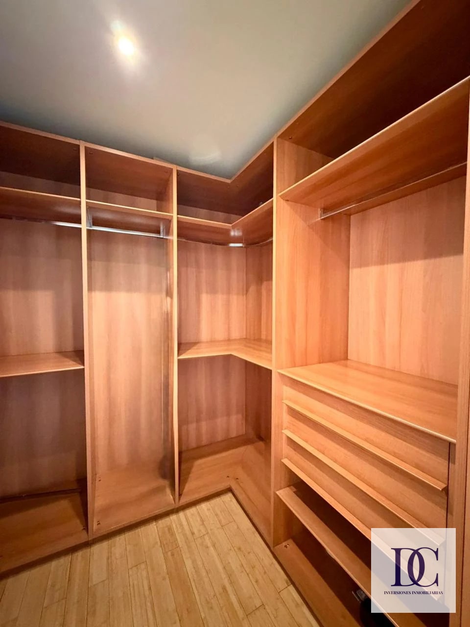 📍 APARTAMENTO EN VENTA – 2 HAB + DOBLE ALTURA | EDIFICIO ATRIUM | ZONA 10 — Apartamento en Venta en Atrium, Zona 10, Guatemala, Ciudad — foto 12 de 14