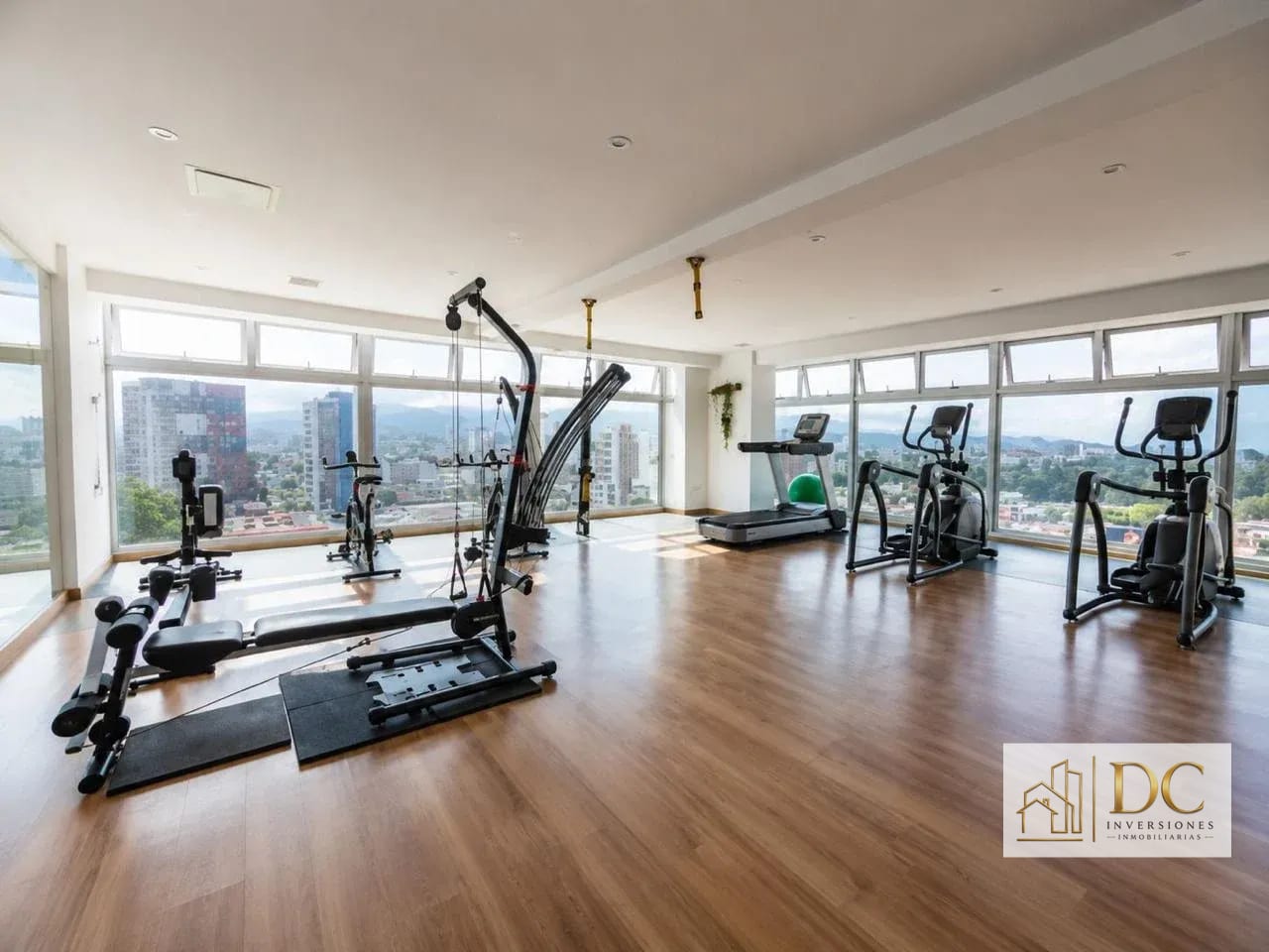 📍 APARTAMENTO AMUEBLADO EN RENTA – 2 HAB + NIVEL ALTO | CITY HAUS | ZONA 10 — Apartamento en Alquiler en City Haus, Zona 10, Guatemala, Ciudad — foto 7 de 10
