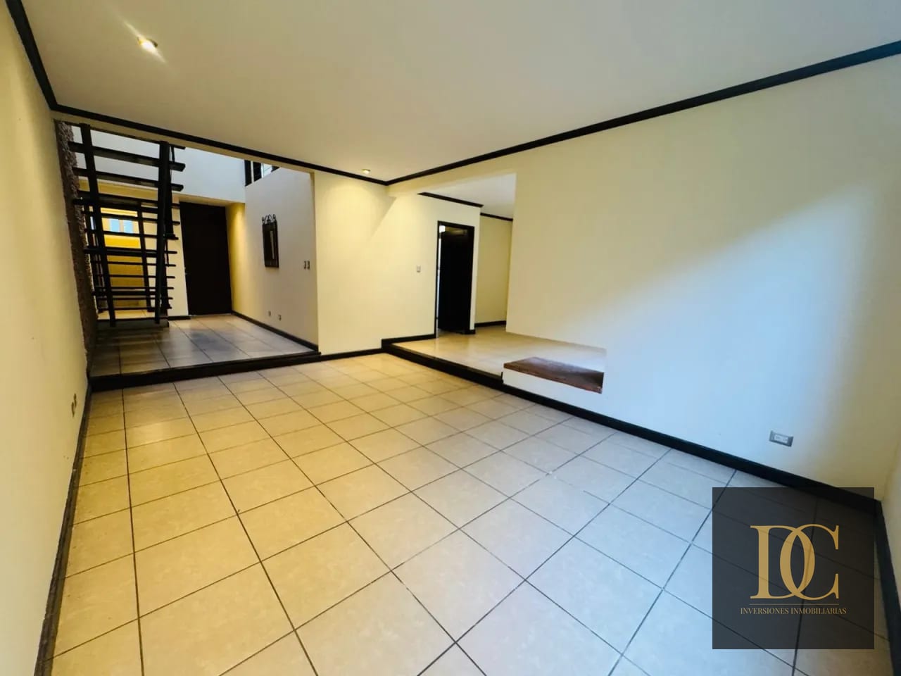 đ Casa en Venta â 3 Hab + JardĂn y Sala Familiar | Ensenada de San Isidro | Zona 16 â Casa en Venta en Ensenada de San Isidro, Zona 16, Guatemala, Ciudad â foto 1 de 10