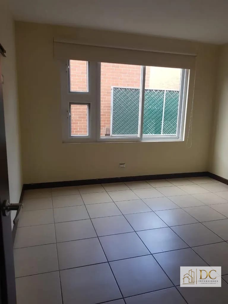 📍 CASA EN RENTA – 3 HAB + JARDÍN Y SALA FAMILIAR | ENSENADA DE SAN ISIDRO | ZONA 16 — Casa en Alquiler en Ensenada de San Isidro, Zona 16, Guatemala, Ciudad — foto 2 de 14