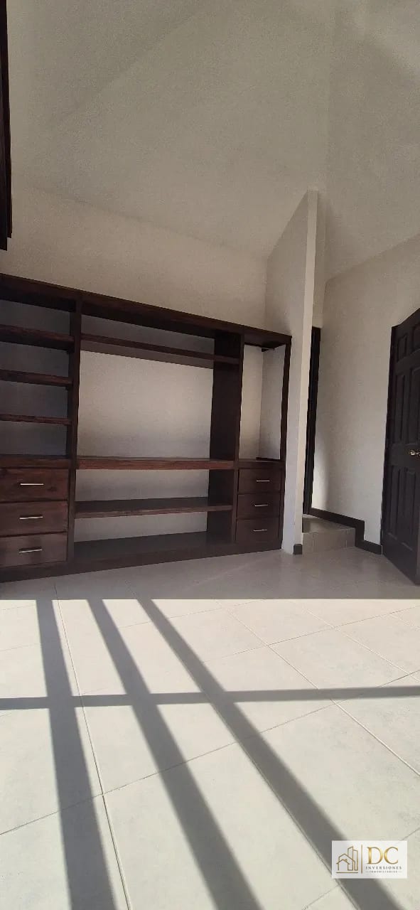 đ CASA EN VENTA â 3 HAB + JARDĂN | CONDADO SANTA FE, SECTOR ALTANA | KM. 30 CAES â Casa en Venta en Carretera a El Salvador, Guatemala, Ciudad â foto 3 de 13
