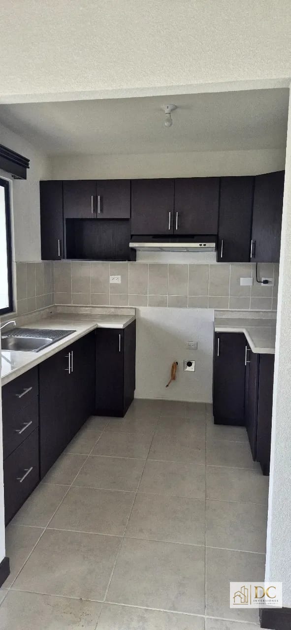 đ CASA EN VENTA â 3 HAB + JARDĂN | CONDADO SANTA FE, SECTOR ALTANA | KM. 30 CAES â Casa en Venta en Carretera a El Salvador, Guatemala, Ciudad â foto 2 de 13