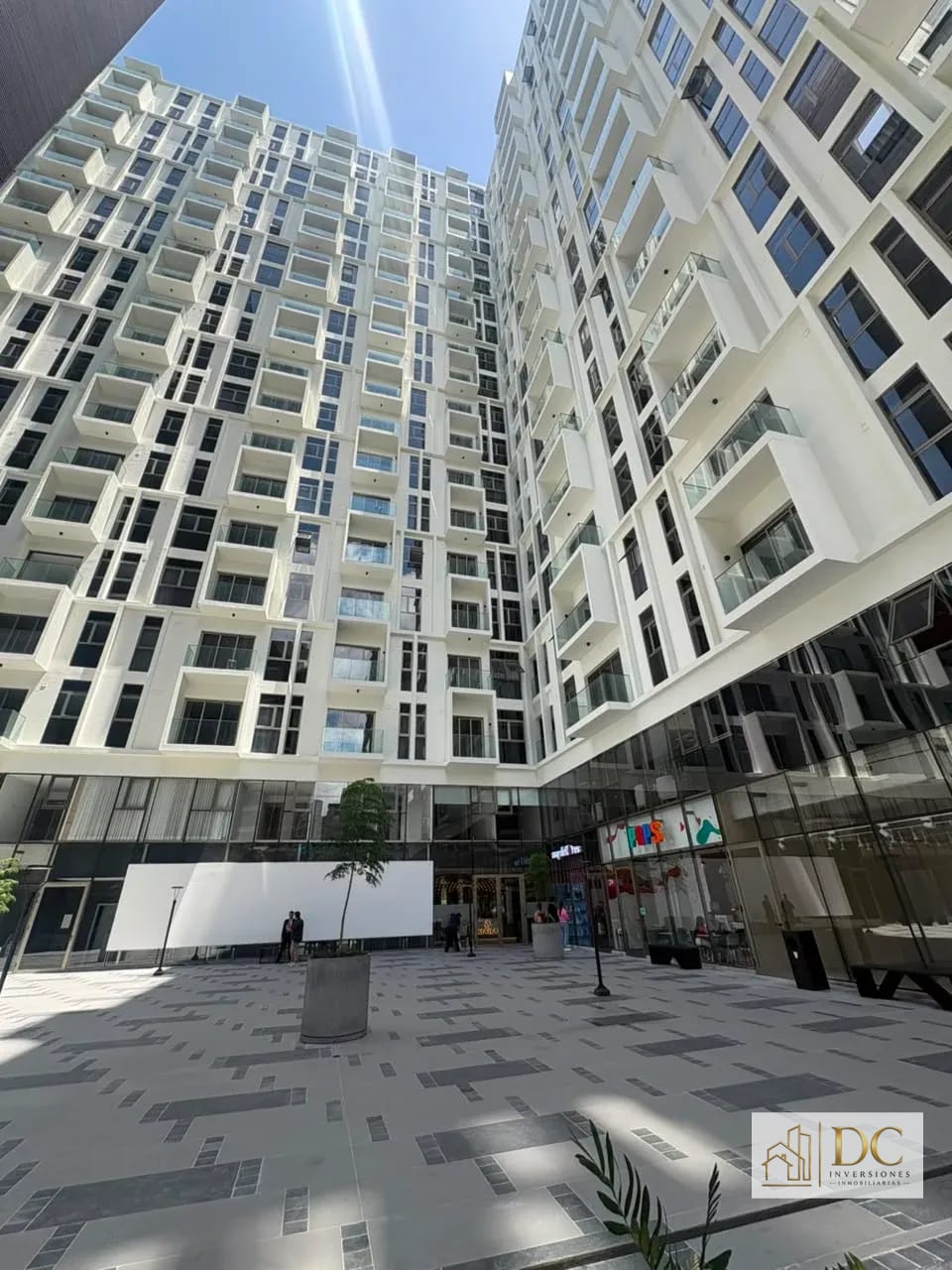 📍 APARTAMENTO EN RENTA – 3 HAB + LÍNEA BLANCA + NIVEL ALTO | ATARAH | ZONA 10 — Apartamento en Alquiler en Atarah, Zona 10, Guatemala, Ciudad — foto 1 de 15