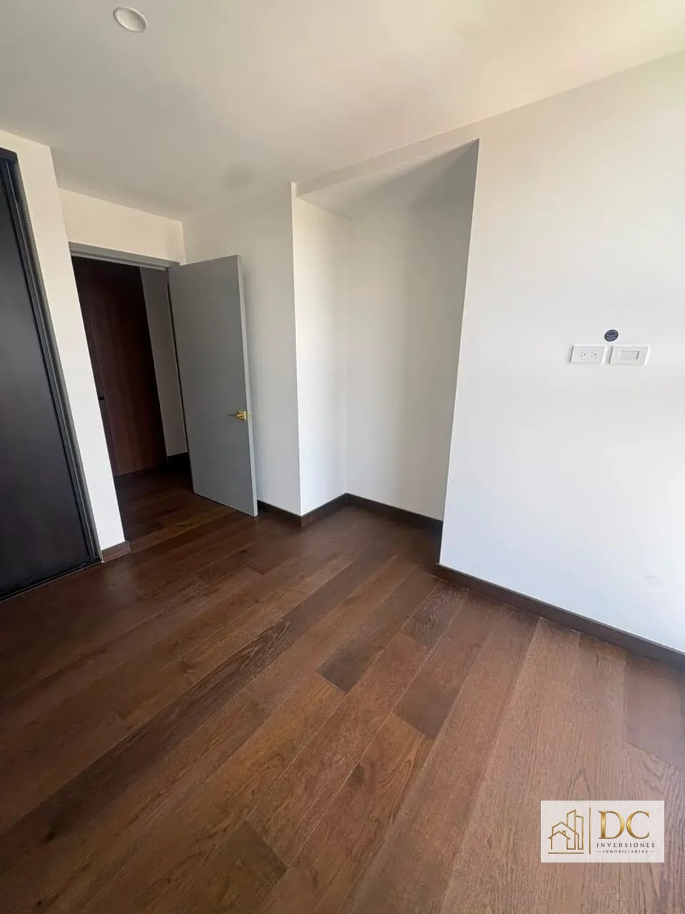 📍 APARTAMENTO EN RENTA – 3 HAB + LÍNEA BLANCA + NIVEL ALTO | ATARAH | ZONA 10 — Apartamento en Alquiler en Atarah, Zona 10, Guatemala, Ciudad — foto 5 de 15