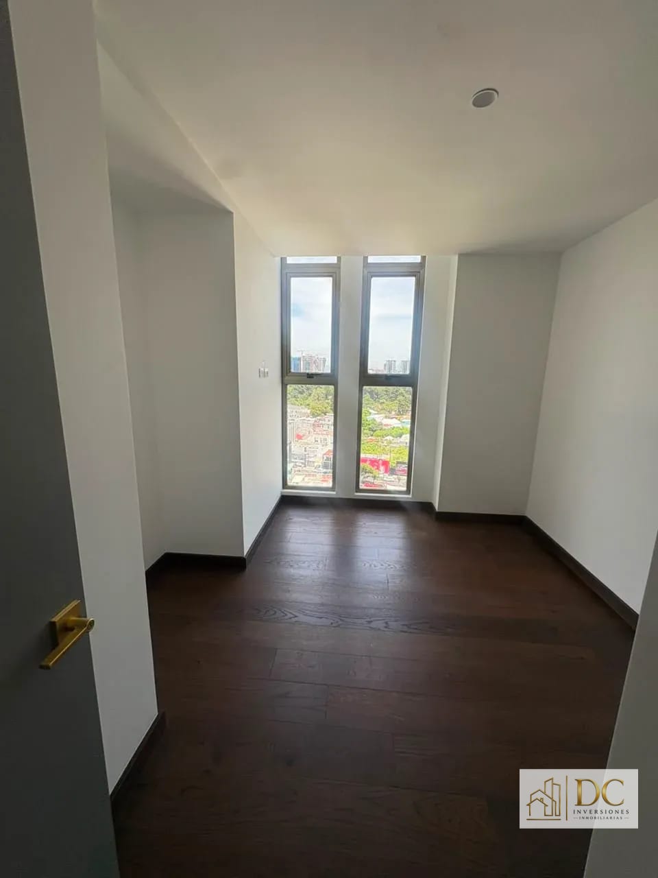 📍 APARTAMENTO EN RENTA – 3 HAB + LÍNEA BLANCA + NIVEL ALTO | ATARAH | ZONA 10 — Apartamento en Alquiler en Atarah, Zona 10, Guatemala, Ciudad — foto 8 de 15