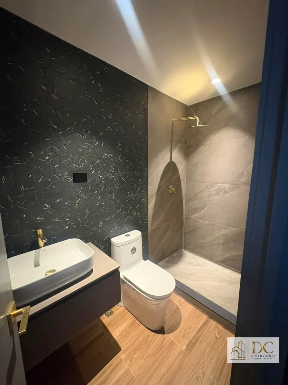 📍 APARTAMENTO EN RENTA – 3 HAB + LÍNEA BLANCA + NIVEL ALTO | ATARAH | ZONA 10 — Apartamento en Alquiler en Atarah, Zona 10, Guatemala, Ciudad — foto 10 de 15