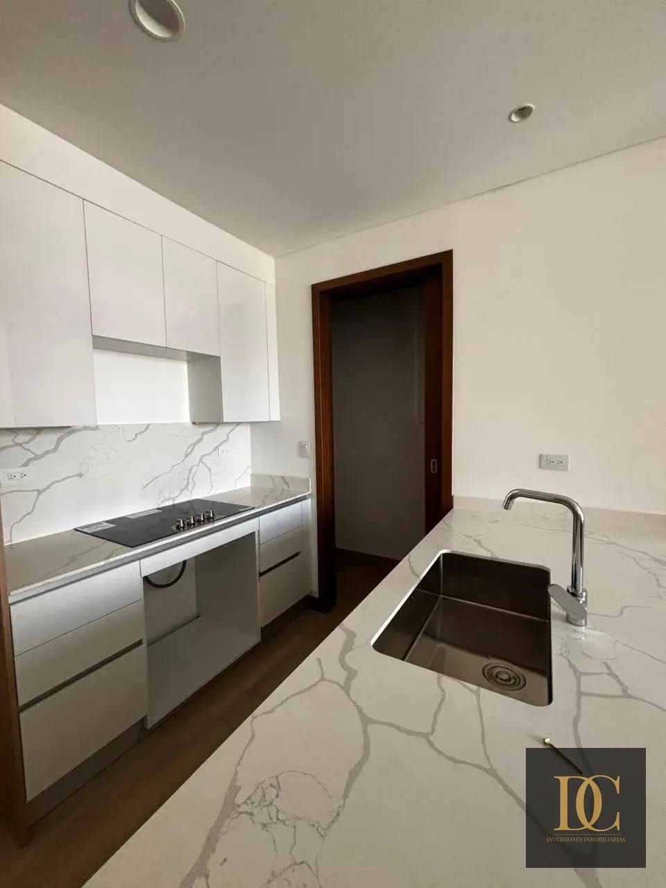 📍 Apartamento en Alquiler – 2 Hab | Ferre Diez, Zona 10 — Apartamento en Alquiler en Ferré Diez, Zona 10, Guatemala, Ciudad — foto 4 de 12