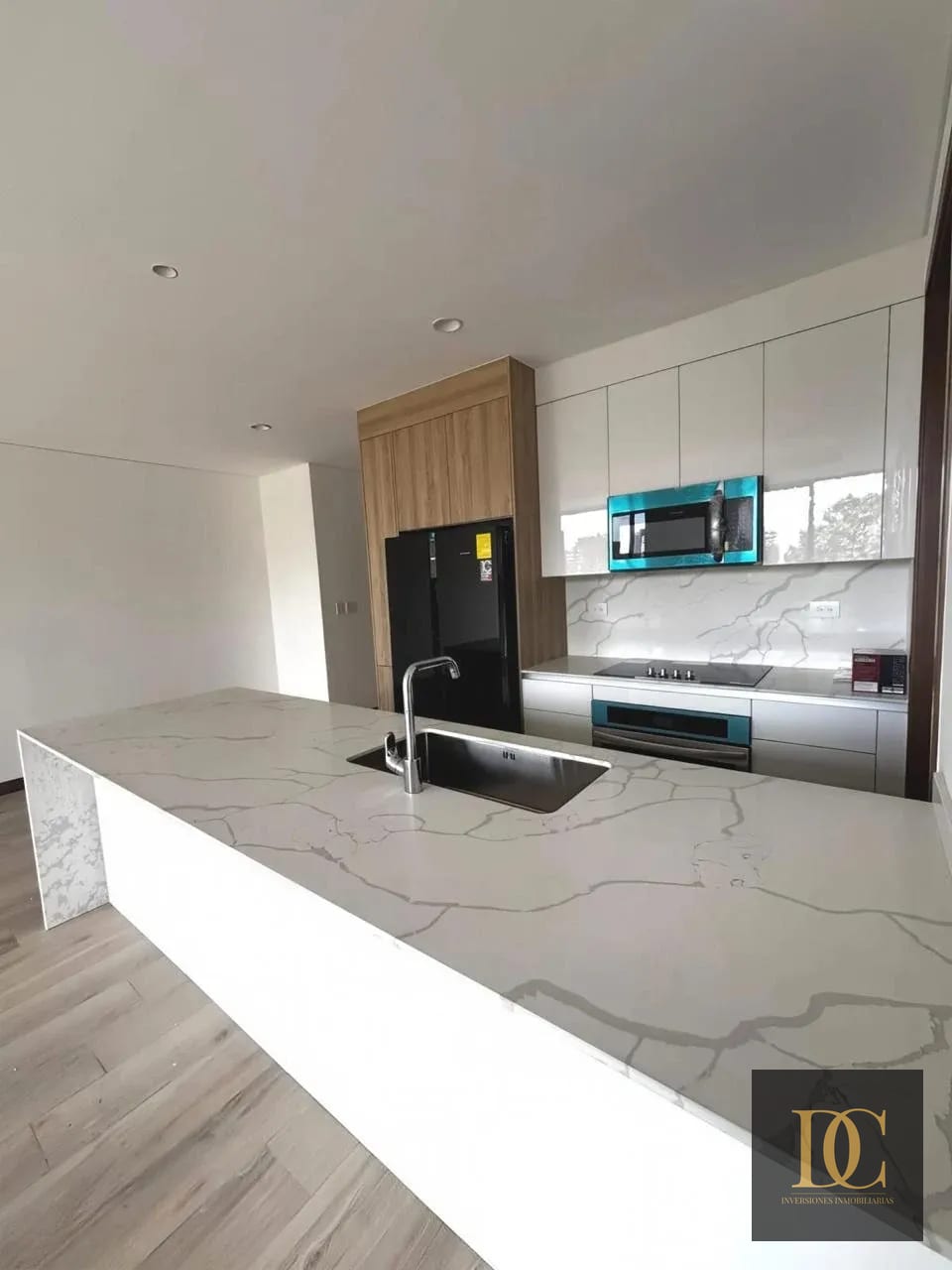 📍 Apartamento en Alquiler – 3 Hab + Sala Familiar | Ferre Diez, Z.10 — Apartamento en Alquiler en Ferré Diez, Zona 10, Guatemala, Ciudad — foto 3 de 12