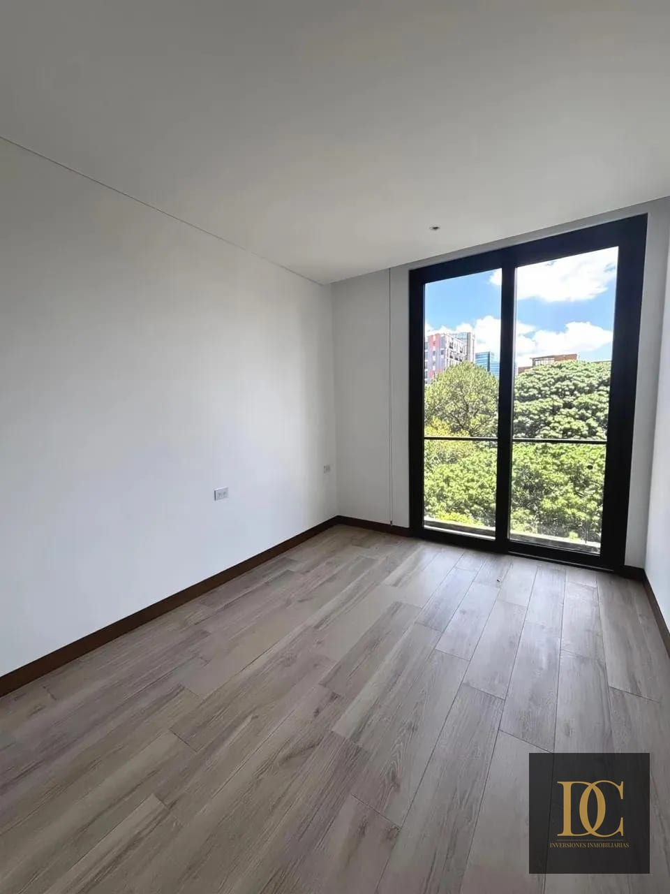 📍 Apartamento en Alquiler – 3 Hab + Sala Familiar | Ferre Diez, Z.10 — Apartamento en Alquiler en Ferré Diez, Zona 10, Guatemala, Ciudad — foto 4 de 12