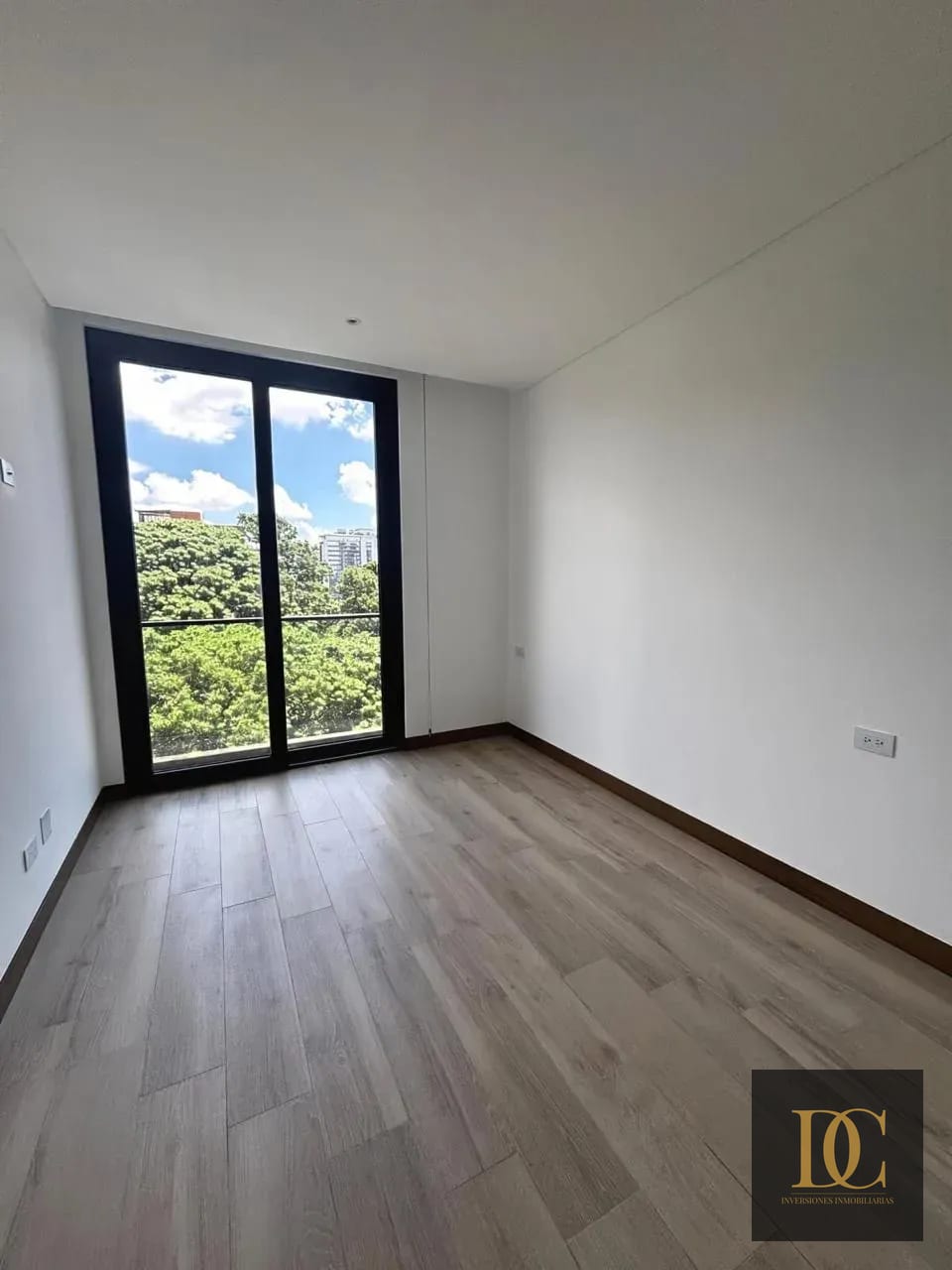 📍 Apartamento en Alquiler – 3 Hab + Sala Familiar | Ferre Diez, Z.10 — Apartamento en Alquiler en Ferré Diez, Zona 10, Guatemala, Ciudad — foto 5 de 12