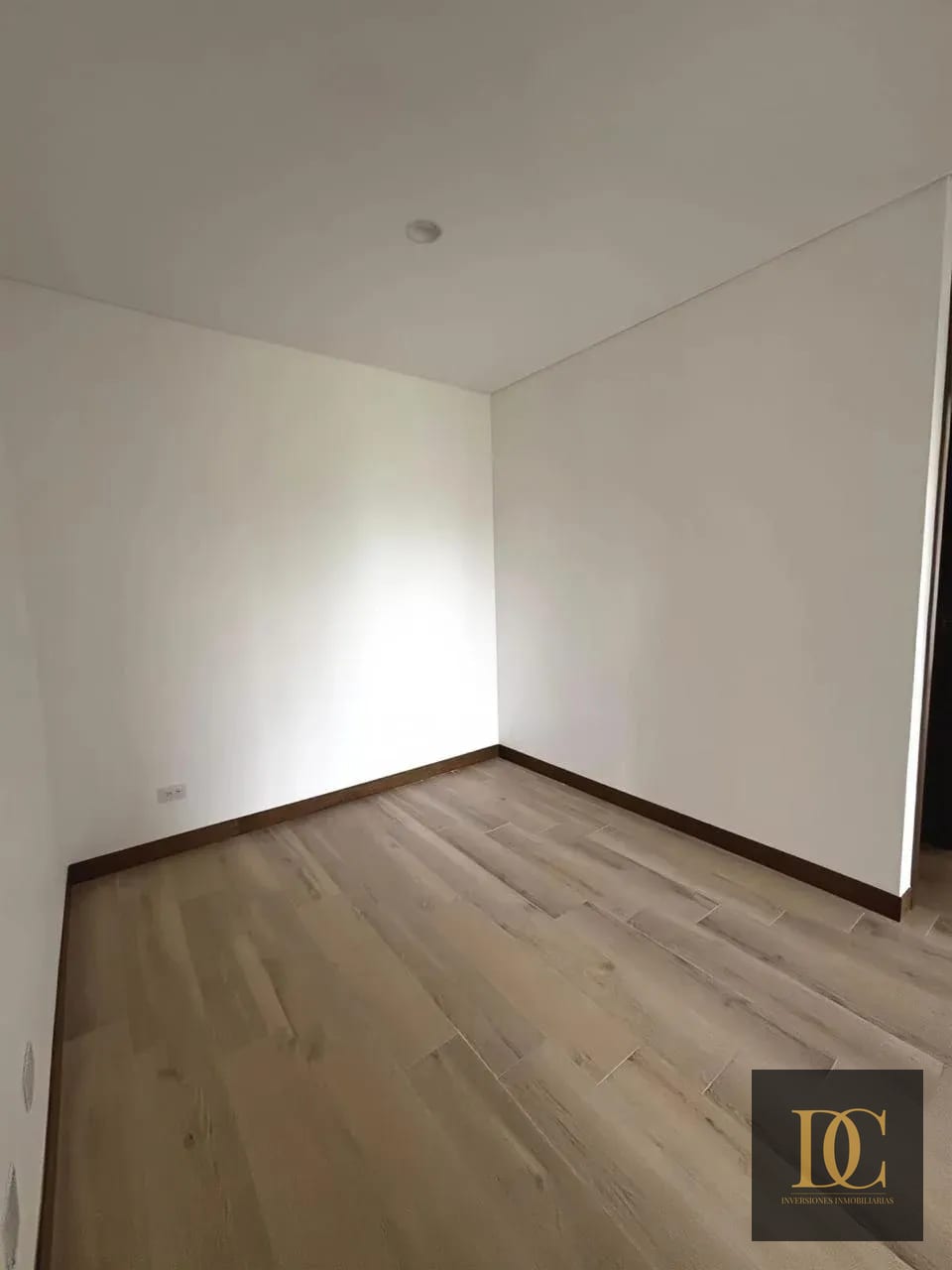 📍 Apartamento en Alquiler – 3 Hab + Sala Familiar | Ferre Diez, Z.10 — Apartamento en Alquiler en Ferré Diez, Zona 10, Guatemala, Ciudad — foto 6 de 12