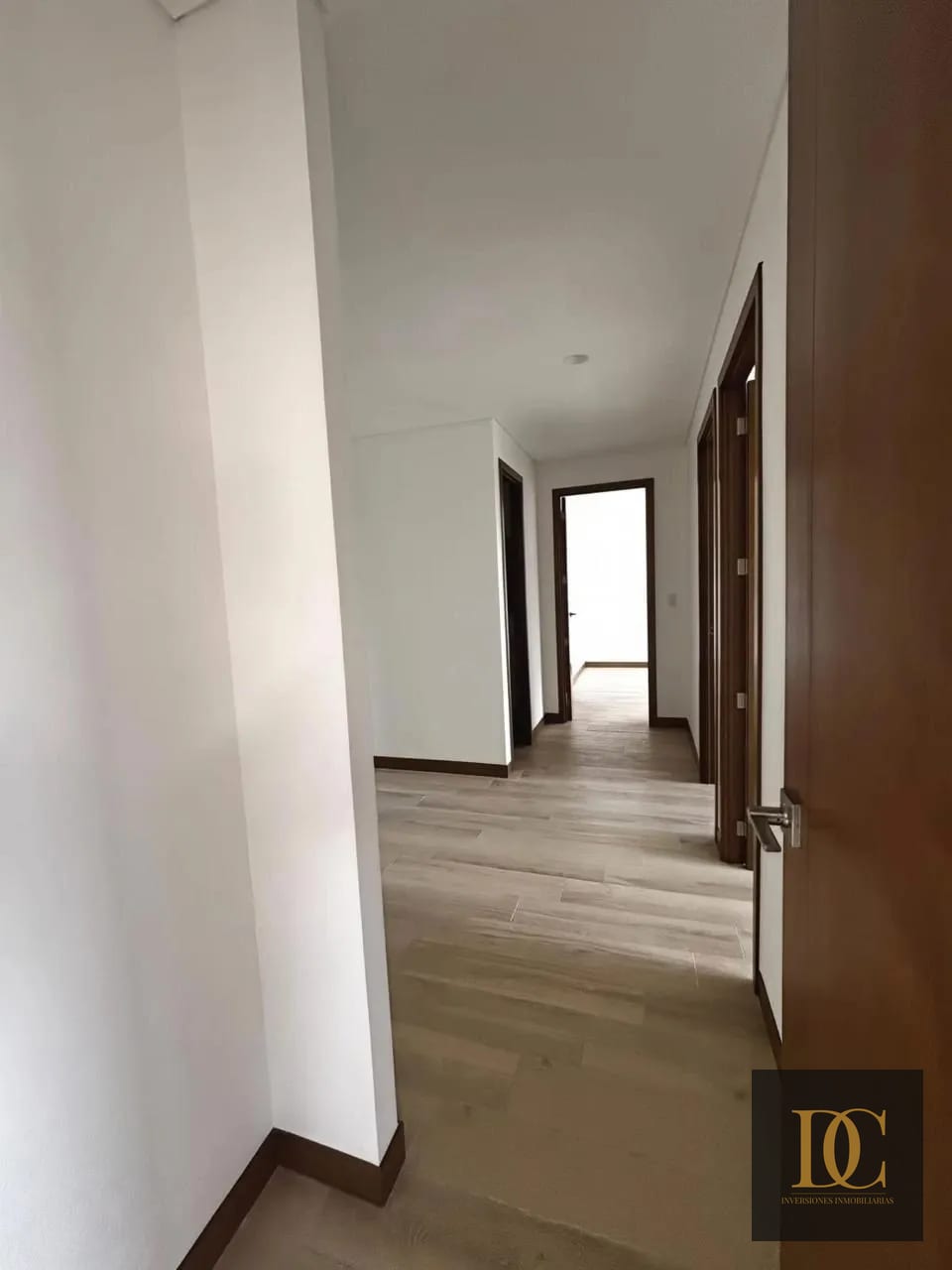 📍 Apartamento en Alquiler – 3 Hab + Sala Familiar | Ferre Diez, Z.10 — Apartamento en Alquiler en Ferré Diez, Zona 10, Guatemala, Ciudad — foto 8 de 12
