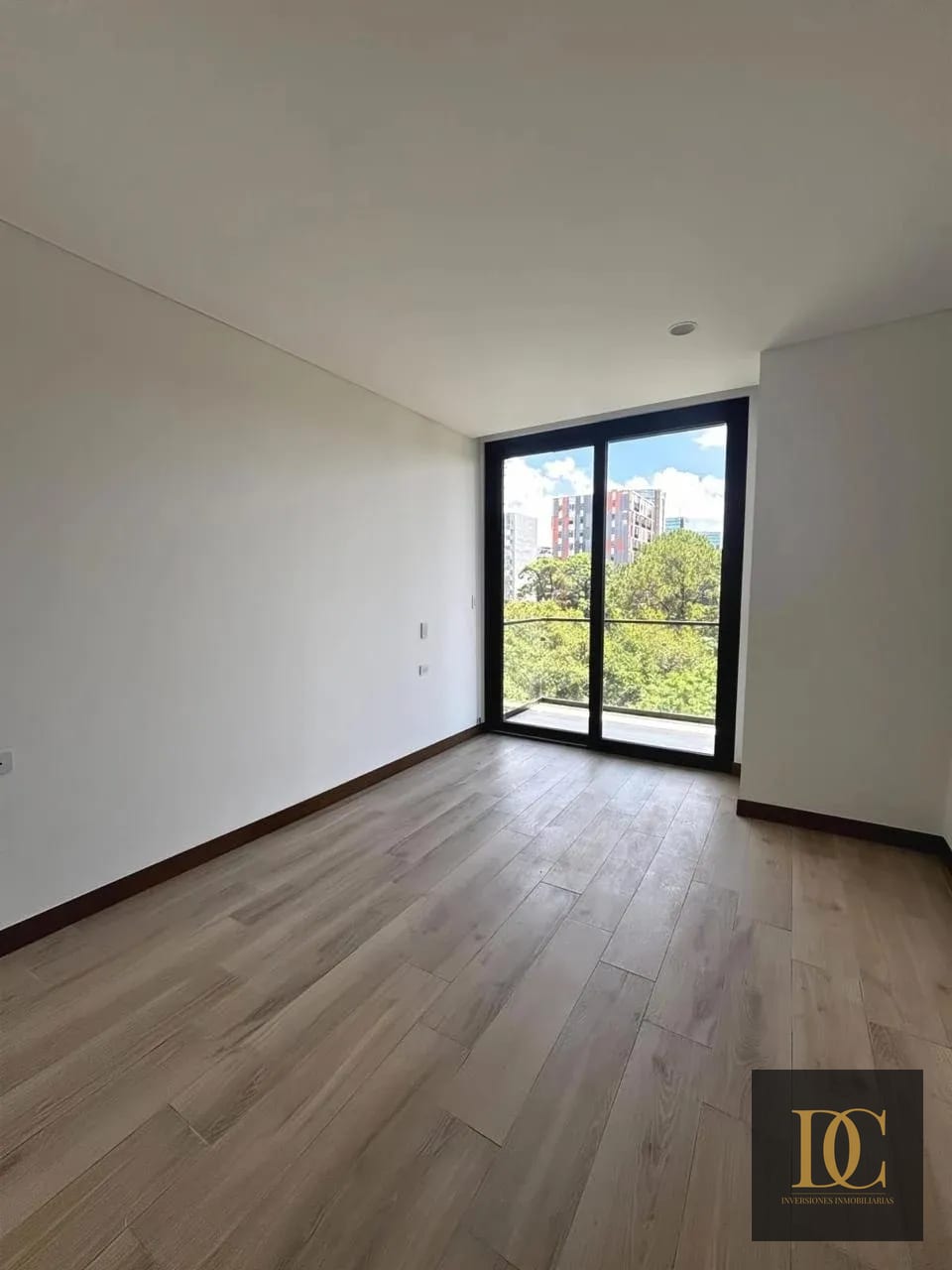 📍 Apartamento en Alquiler – 3 Hab + Sala Familiar | Ferre Diez, Z.10 — Apartamento en Alquiler en Ferré Diez, Zona 10, Guatemala, Ciudad — foto 7 de 12