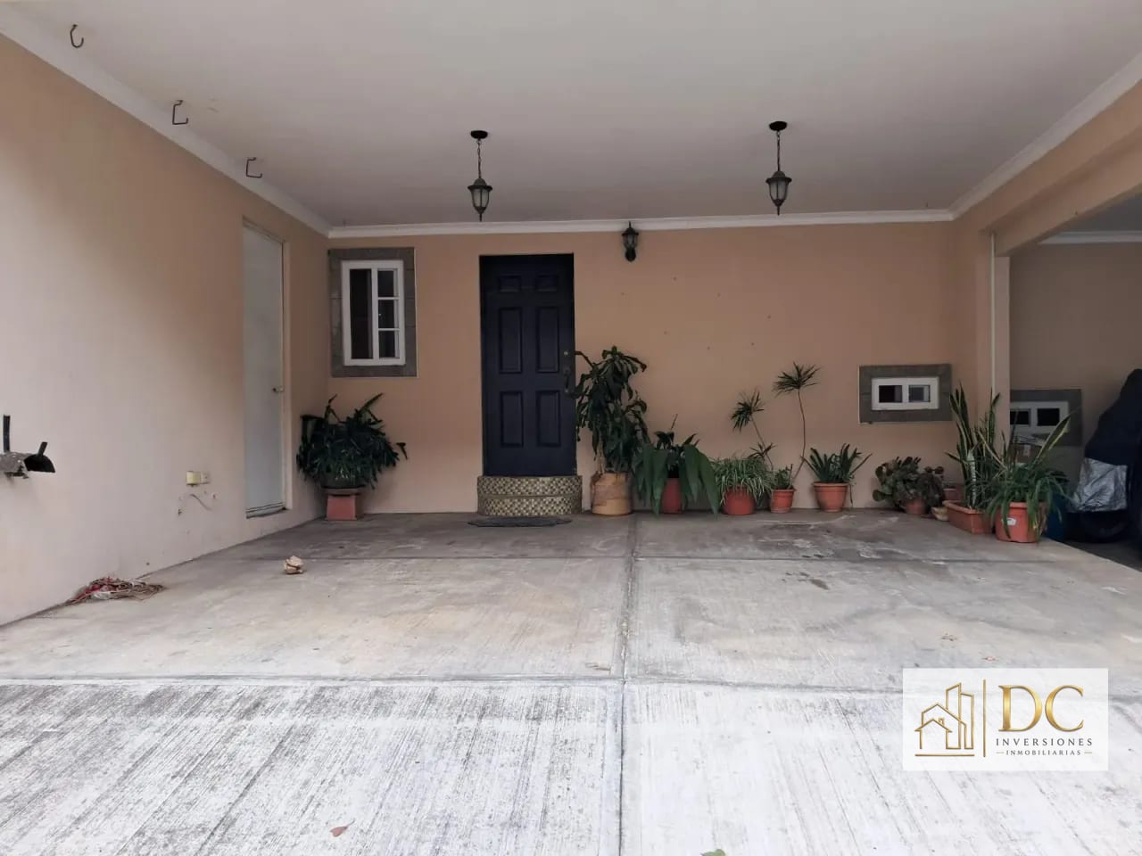 📍 Casa en Venta – 4 Hab +jardín | Prados de San Cristóbal | Z.8 Mixco — Casa en Venta en Prados de San Cristóbal, Zona 8 Mixco, Guatemala, Ciudad — foto 1 de 14