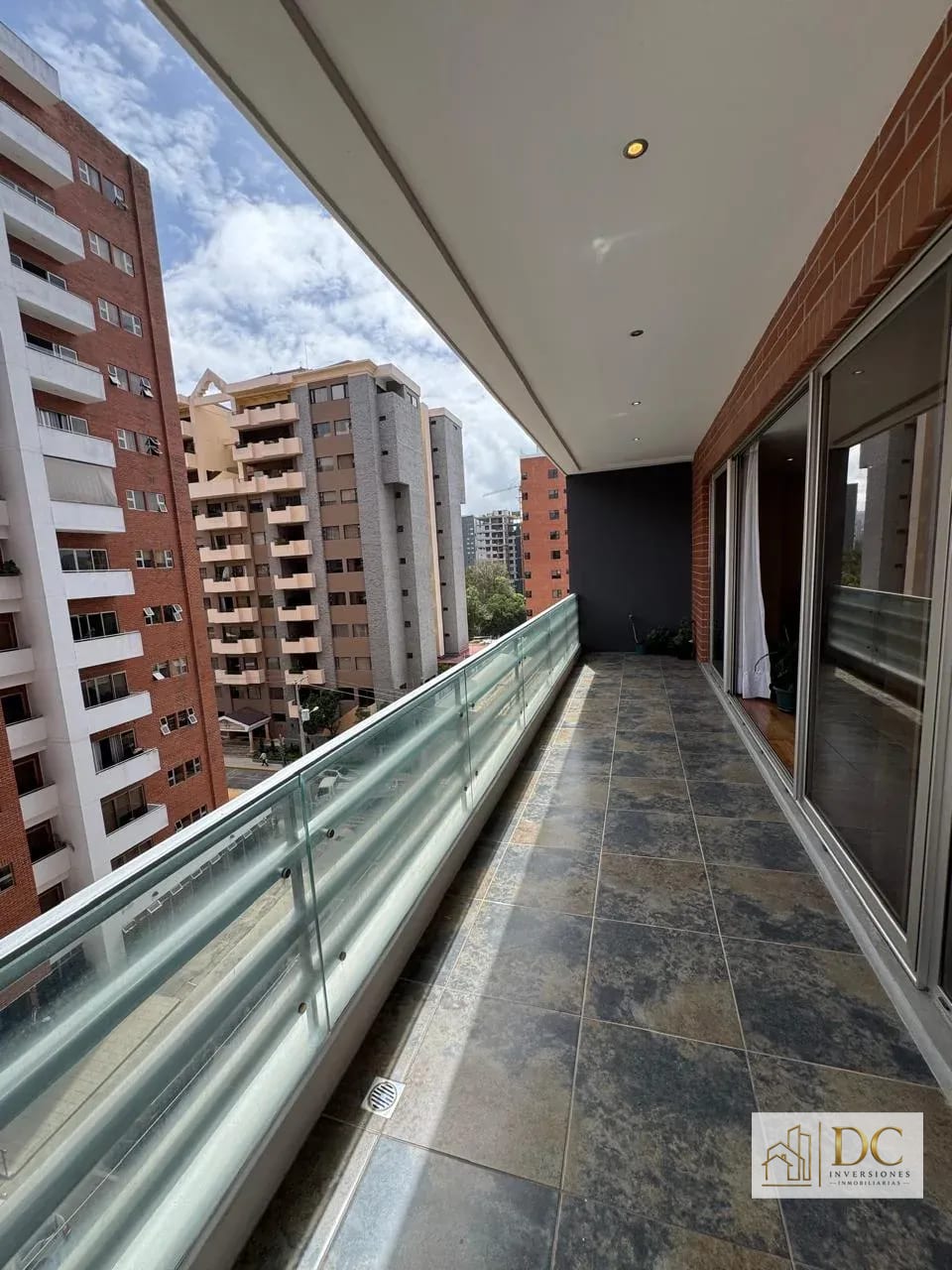 📍 Apartamento en Renta – 3 Hab + 3 Parqueos | Aria | Zona 10 📌 Esti — Apartamento en Alquiler en Aria, Zona 10, Guatemala, Ciudad — foto 15 de 16