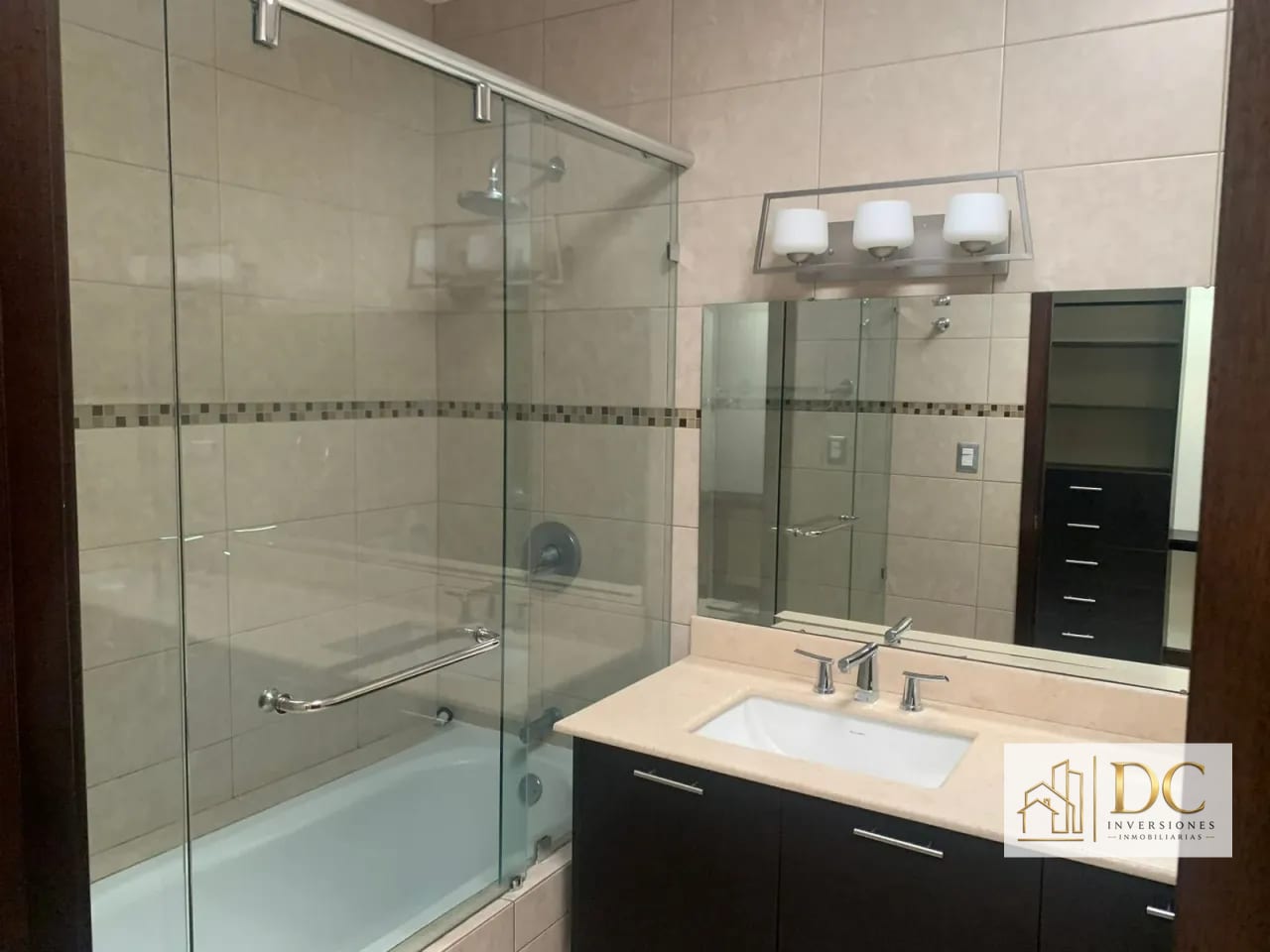 📍 Casa en Venta – 3 Hab + Jardín | Ensenada de San Isidro | Zona 16 — Casa en Venta en Alamedas de San Isidro, Zona 16, Guatemala, Ciudad — foto 10 de 13