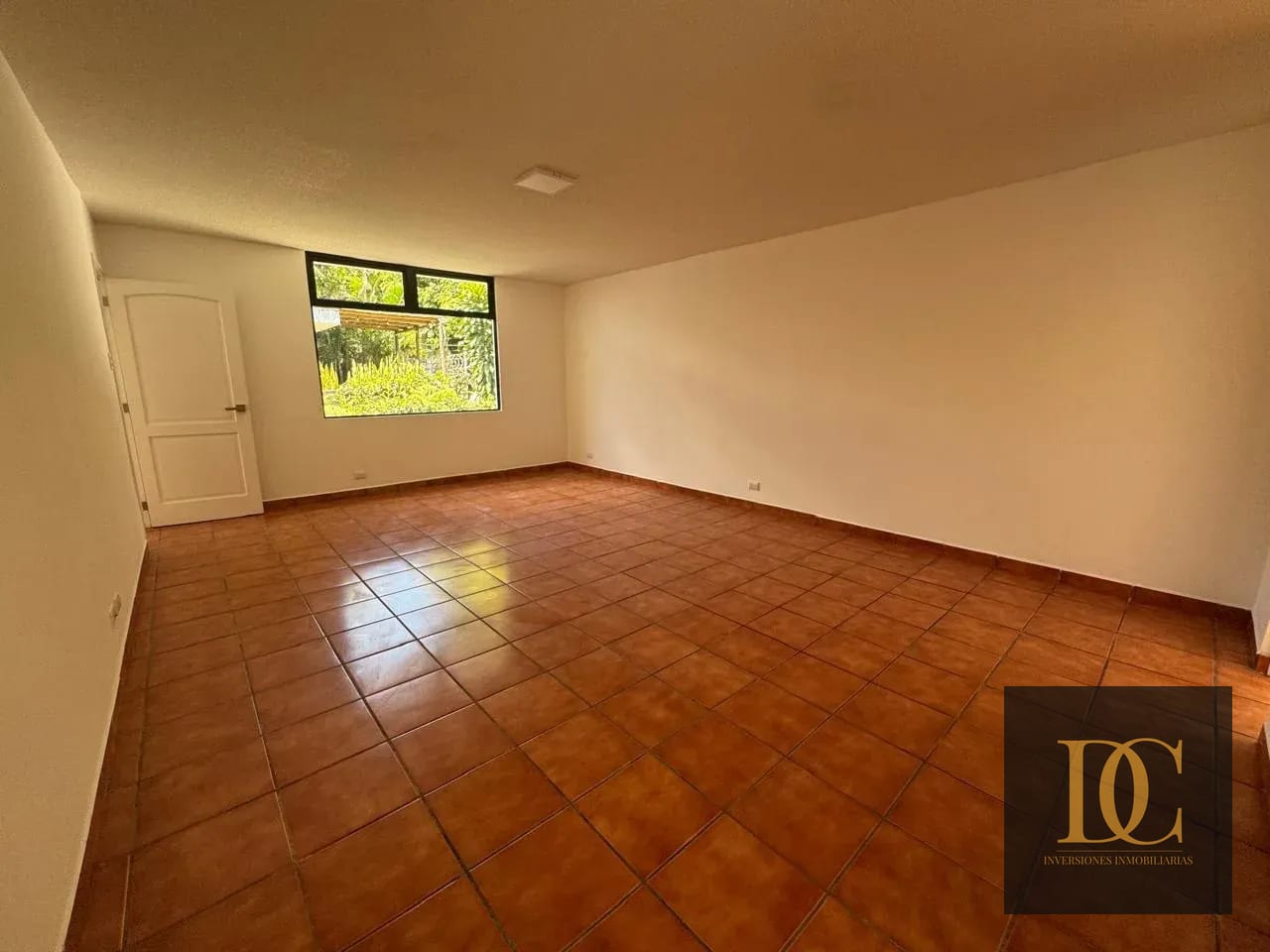 📍 Casa en Renta – 4 Hab + Jardín + 4 Parqueos | Sector la Villa | Z14 — Casa en Alquiler en La Villa, Zona 14, Guatemala, Ciudad — foto 2 de 14