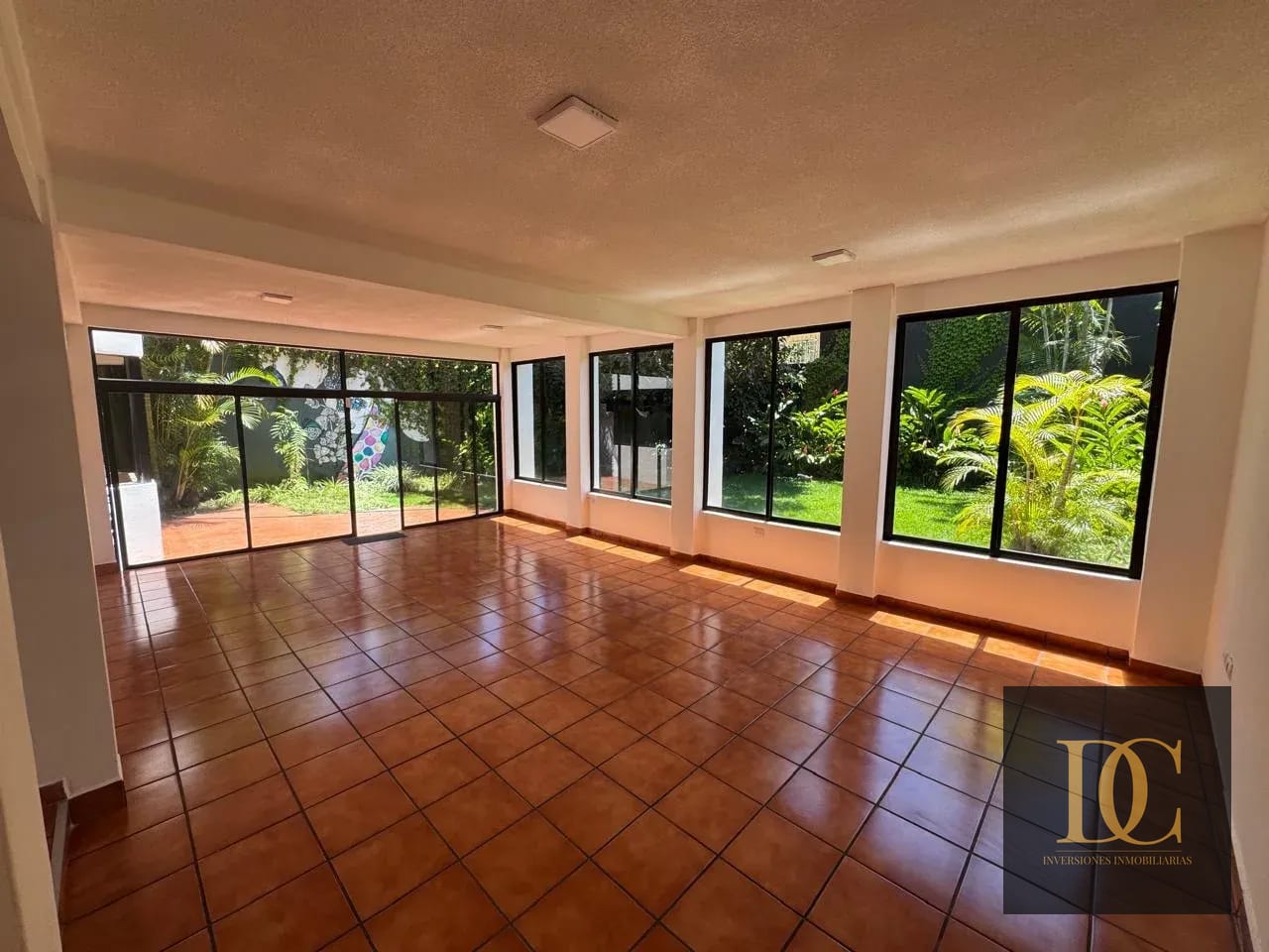 📍 Casa en Renta – 4 Hab + Jardín + 4 Parqueos | Sector la Villa | Z14 — Casa en Alquiler en La Villa, Zona 14, Guatemala, Ciudad — foto 3 de 14