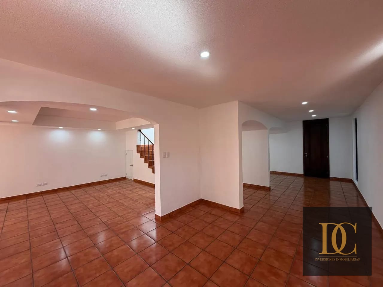 📍 Casa en Renta – 4 Hab + Jardín + 4 Parqueos | Sector la Villa | Z14 — Casa en Alquiler en La Villa, Zona 14, Guatemala, Ciudad — foto 5 de 14