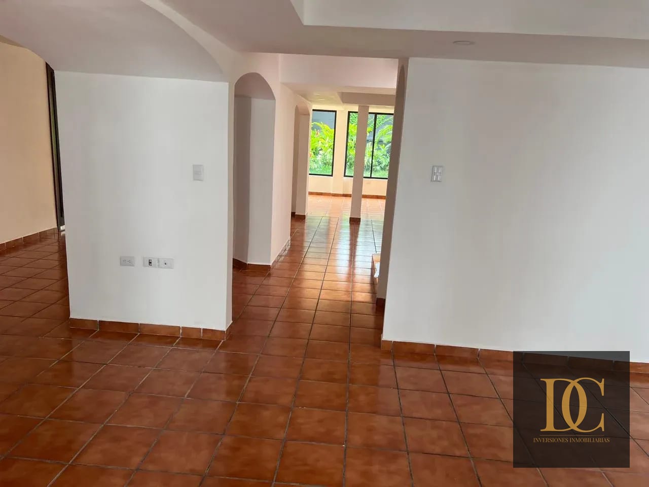 📍 Casa en Renta – 4 Hab + Jardín + 4 Parqueos | Sector la Villa | Z14 — Casa en Alquiler en La Villa, Zona 14, Guatemala, Ciudad — foto 7 de 14