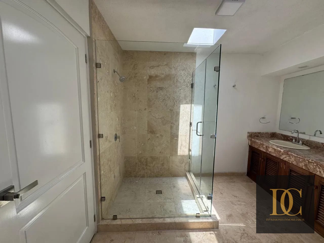 📍 Casa en Renta – 4 Hab + Jardín + 4 Parqueos | Sector la Villa | Z14 — Casa en Alquiler en La Villa, Zona 14, Guatemala, Ciudad — foto 9 de 14