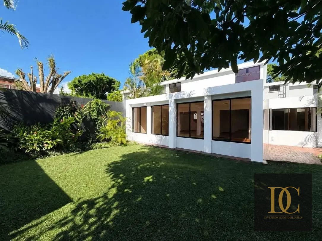 📍 Casa en Renta – 4 Hab + Jardín + 4 Parqueos | Sector la Villa | Z14 — Casa en Alquiler en La Villa, Zona 14, Guatemala, Ciudad — foto 10 de 14
