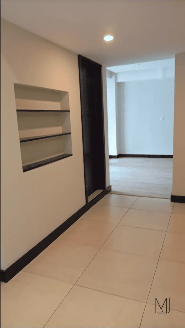 Oficina en Alquiler | Edificio Cobella | Zona 14 | Primer nivel · Jardín — Oficina en Alquiler en Cobella, Zona 14, Guatemala, Ciudad — foto 4 de 10