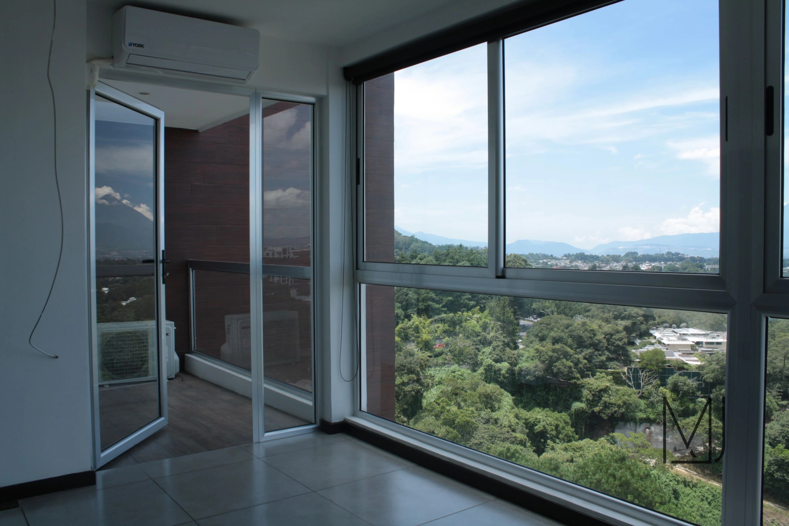 Apartamento en Alquiler / Venta | Edificio Telia | Zona 15 VH2 | 2 habitaciones · Balcón — Apartamento en Alquiler en Telia, Zona 15, Guatemala, Ciudad — foto 2 de 14