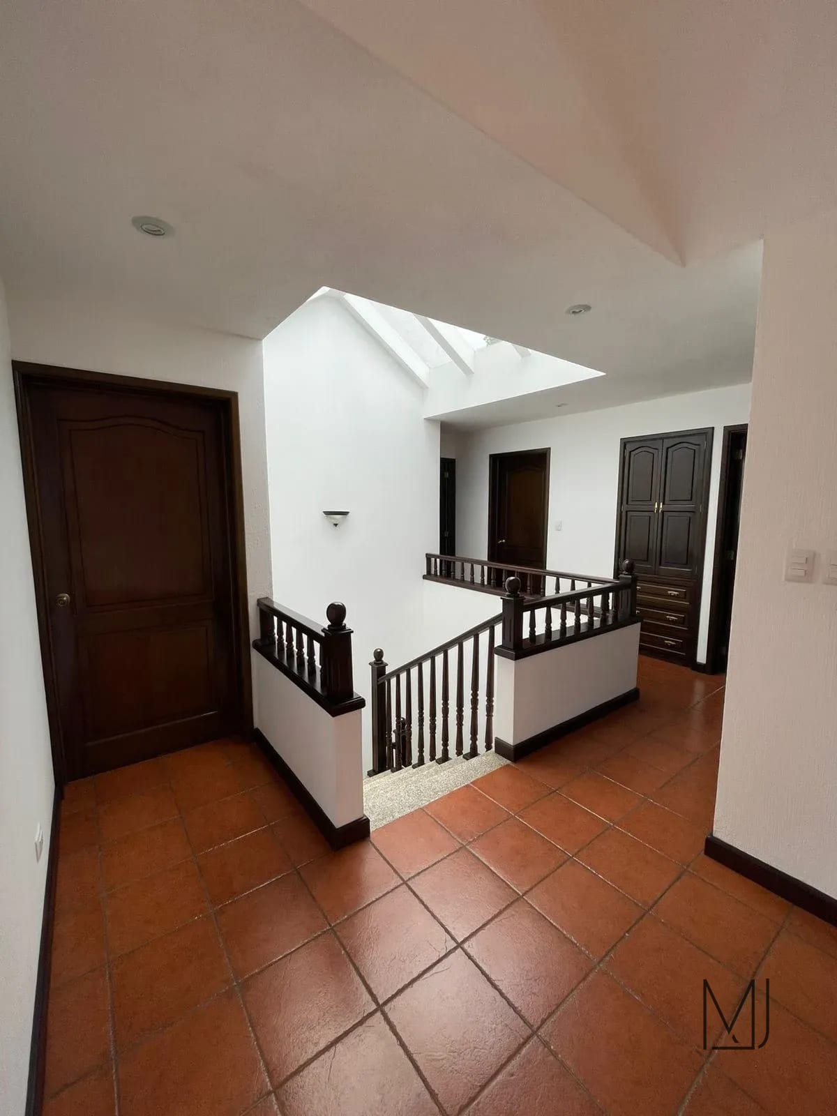 Casa en Alquiler | Residencial Fuentes I | Zona 16 | 4 habitaciones · Jardín con pérgola — Casa en Alquiler en Zona 16, Guatemala, Ciudad — foto 8 de 17