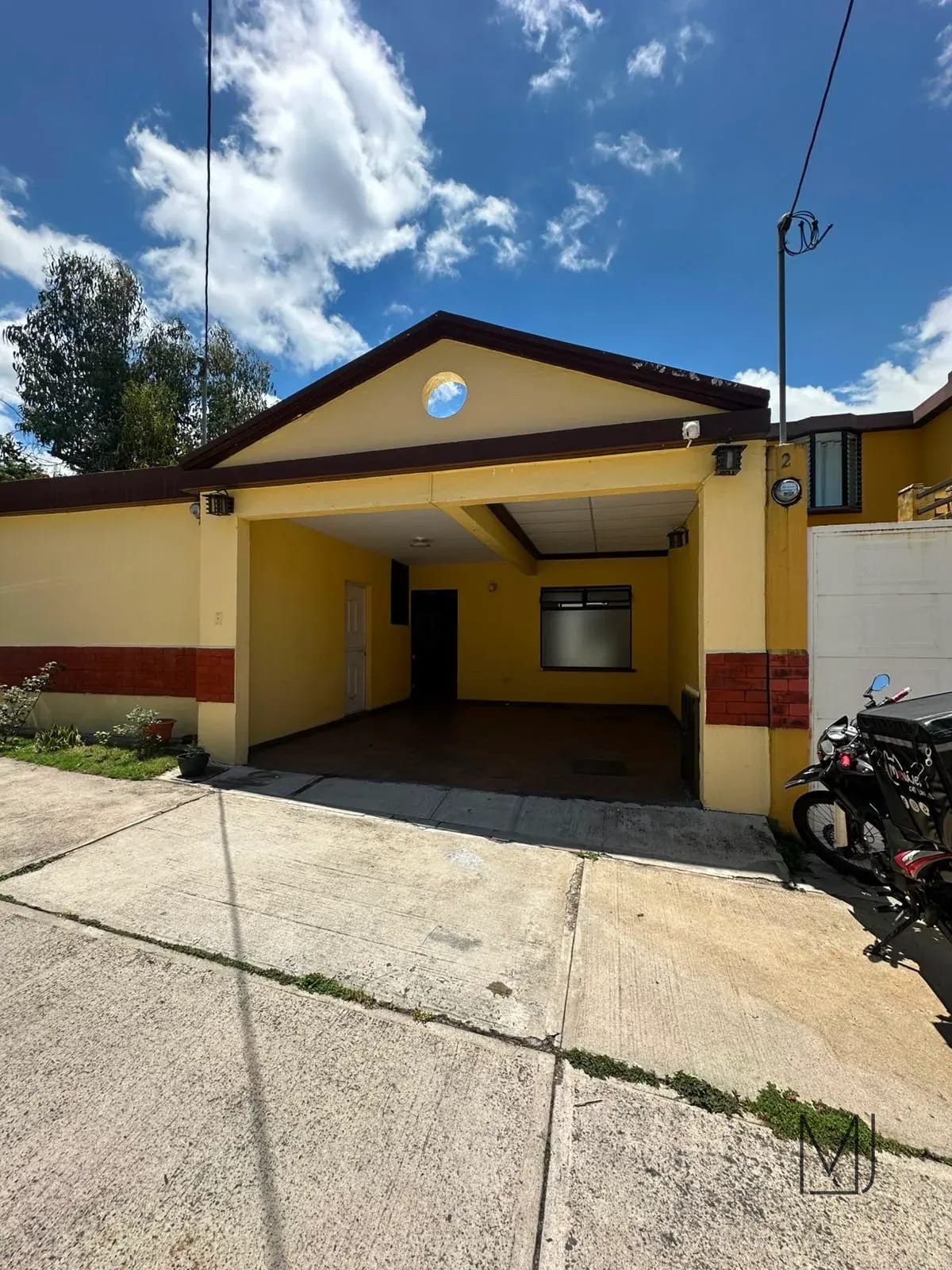 Casa en Venta | Los Palos Verdes I | San Cristóbal Zona 8 de Mixco | 1 nivel · 4 parqueos — Casa en Venta en Zona 8 Mixco, Guatemala, Ciudad — foto 1 de 16