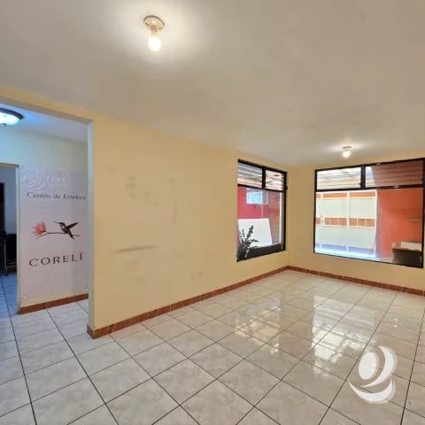 ¡¡¡Excelente Local y Oficinas en Renta San Cristóbal, Guatemala!!! - 1