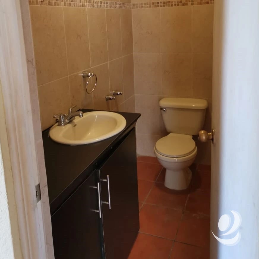 ¡¡¡Preciosa Casa en Renta en Condominio sobre Bulevar San Cristóbal!!! — Casa en Alquiler en Zona 8 Mixco, Guatemala, Ciudad — foto 9 de 17