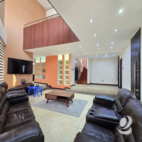 Casa en Venta San Cristóbal Valle Dorado Bulevar Sur — Casa en Venta en Zona 8 Mixco, Guatemala, Ciudad — foto 4 de 17