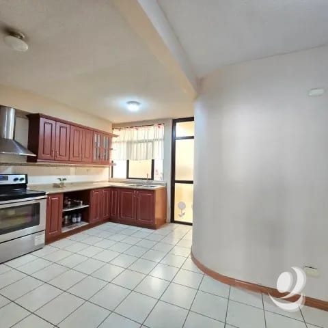 Casa en Venta cercana a Walmart de San Cristóbal — Casa en Venta en Zona 8 Mixco, Guatemala, Ciudad — foto 9 de 17