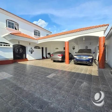 Casa en Venta San Cristóbal Vista al Valle Oriente — Casa en Venta en Zona 8 Mixco, Guatemala, Ciudad — foto 1 de 17