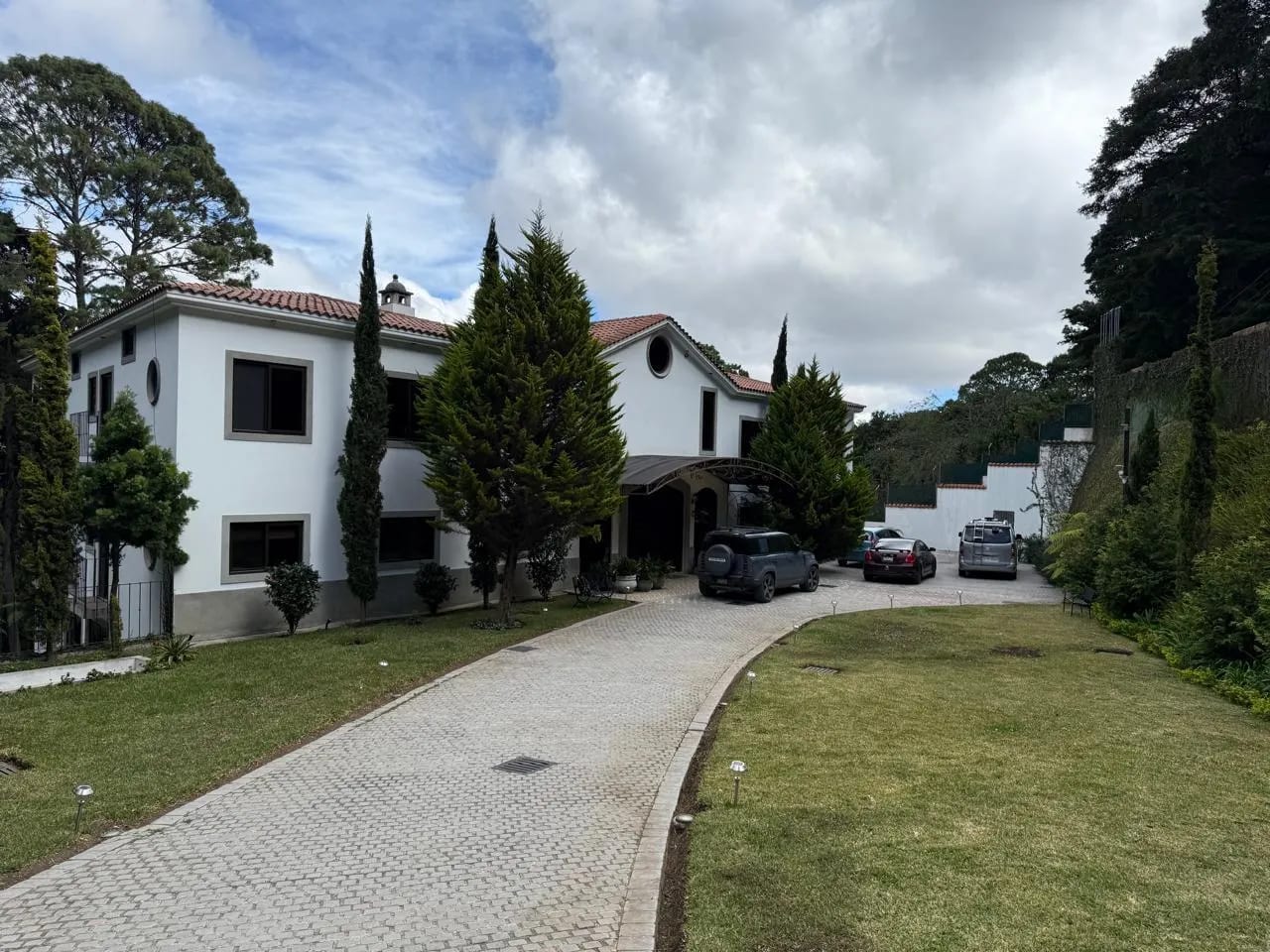 Hotel ubicado en el encinal zona 7Mixco. — Edificio en Venta en Zona 7 Mixco, Guatemala, Ciudad — foto 1 de 15