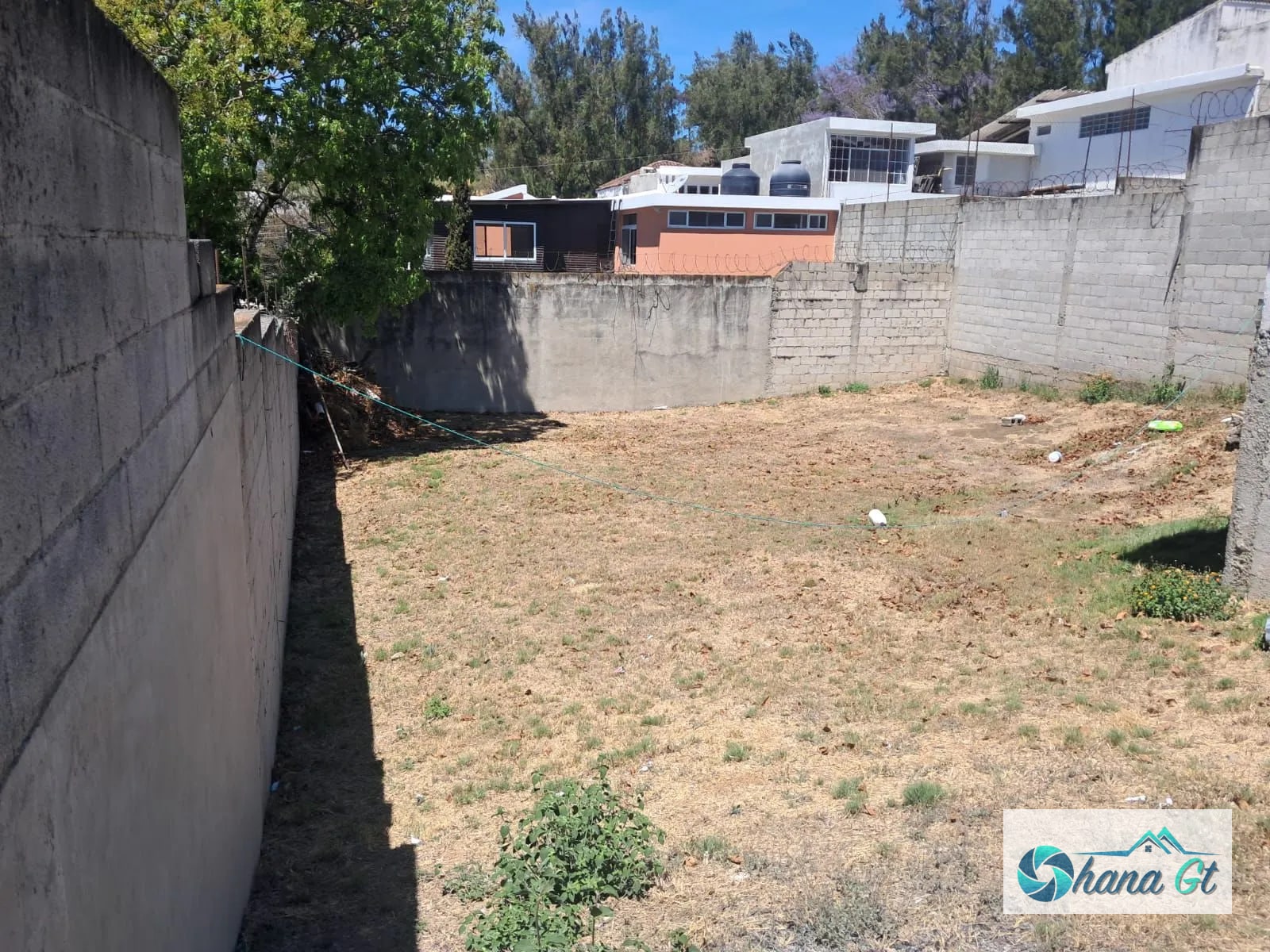 TERRENO CON APARTAMENTO EN VENTA, CD. SAN CRISTOBAL — Terreno en Venta en Zona 8 Mixco, Guatemala, Ciudad — foto 1 de 4