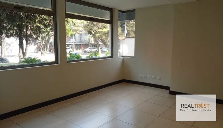 OFICINA EDIFICIO COBELLA, ZONA 14, (primer nivel) — Oficina en Alquiler en Cobella, Zona 14, Guatemala, Ciudad — foto 2 de 8