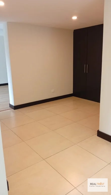 OFICINA EDIFICIO COBELLA, ZONA 14, (primer nivel) — Oficina en Alquiler en Cobella, Zona 14, Guatemala, Ciudad — foto 4 de 8