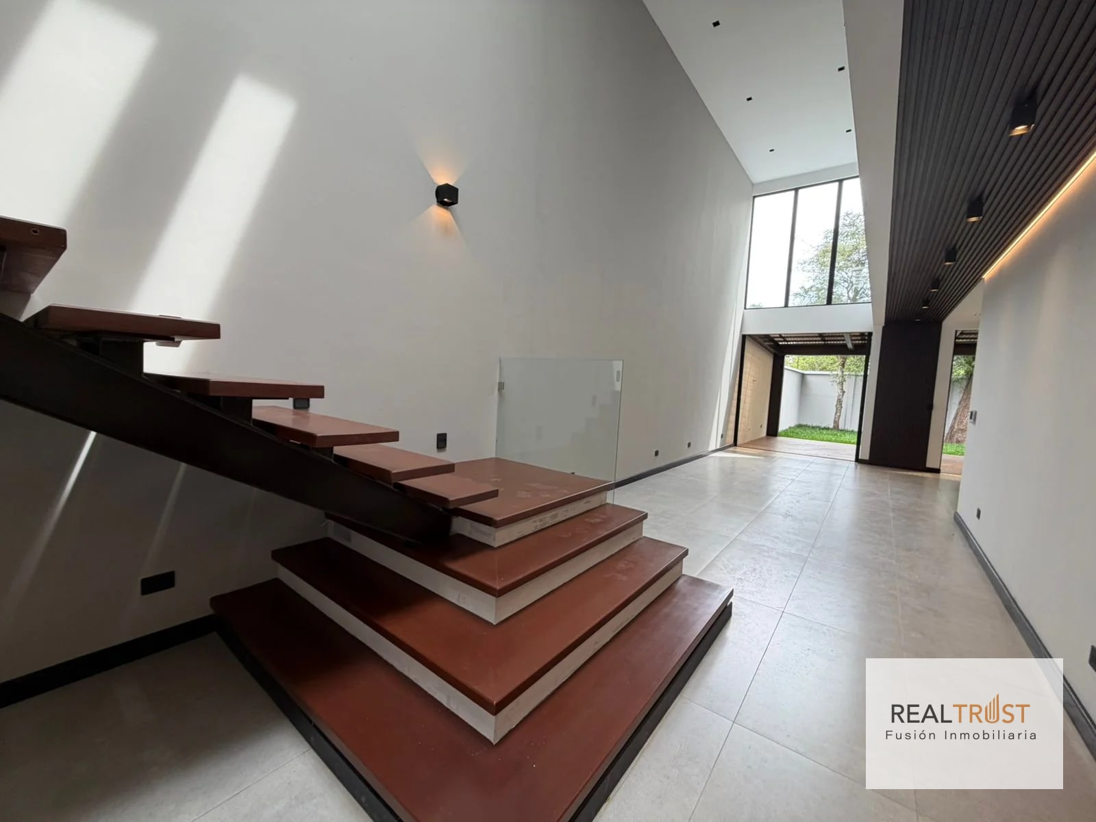 CASA NUEVA PARA ESTRENAR EN EL TAJÍN KM 18 CES — Casa en Venta en El Tajin, Carretera a El Salvador, Guatemala, Ciudad — foto 1 de 17