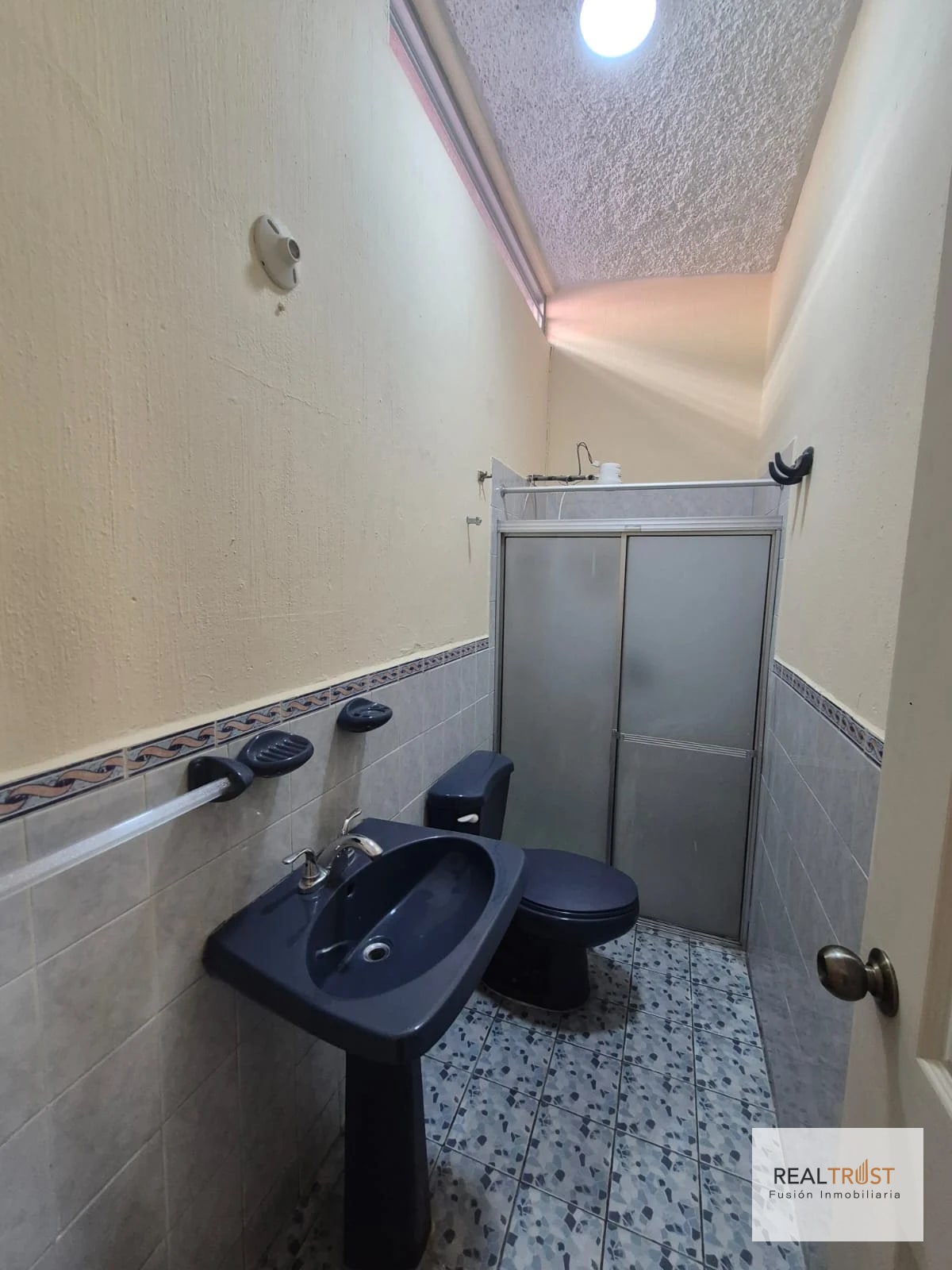 OPORTUNIDAD EN VENTA CASA DE UN NIVEL REMODELADA — Casa en Venta en Zona 7, Guatemala, Ciudad — foto 5 de 9
