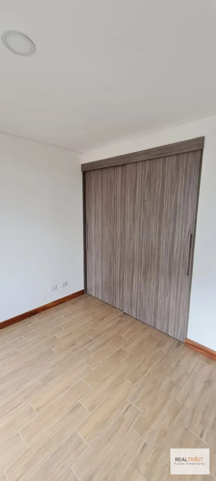 VENDO APARTAMENTO ZONA 15, VISTA HERMOSA 1 — Apartamento en Venta en Zona 15, Guatemala, Ciudad — foto 2 de 8