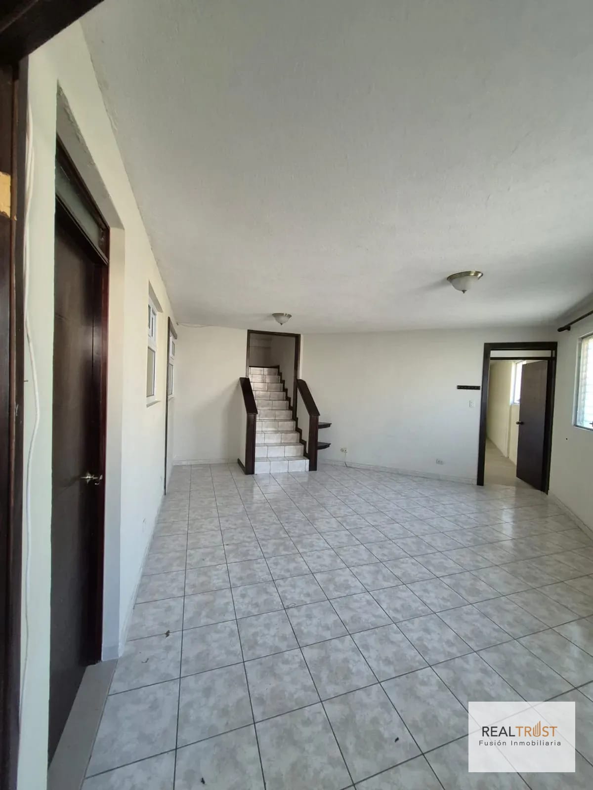 GRAN OPORTUNIDAD DE INVERSIÓN EN CIUDAD DE PLATA, ZONA 7 — Casa en Venta en Zona 7, Guatemala, Ciudad — foto 1 de 12
