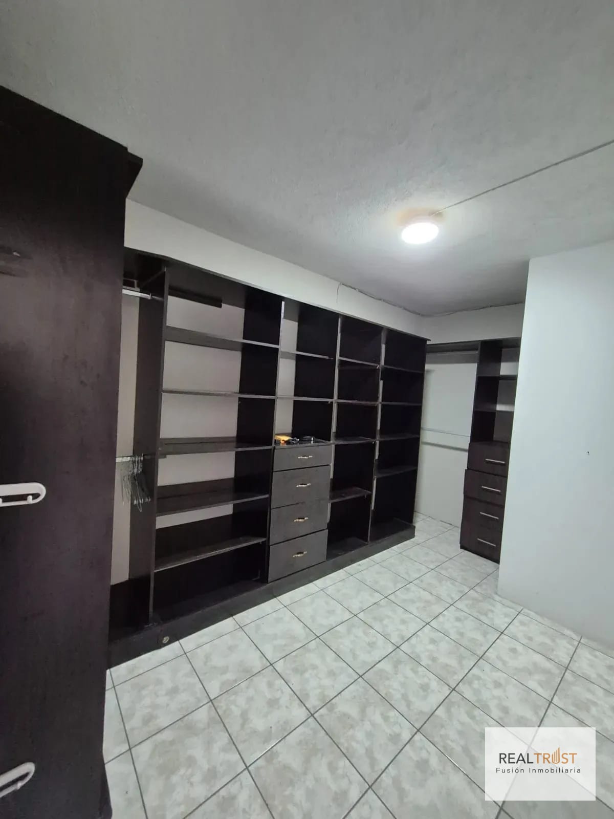 GRAN OPORTUNIDAD DE INVERSIÓN EN CIUDAD DE PLATA, ZONA 7 — Casa en Venta en Zona 7, Guatemala, Ciudad — foto 4 de 12