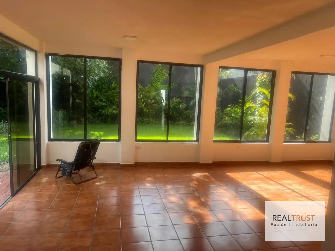 PROPIEDAD EN RENTA PARA OFICINAS A PUERTA CERRADA ss — Casa en Alquiler en Zona 14, Guatemala, Ciudad — foto 1 de 15