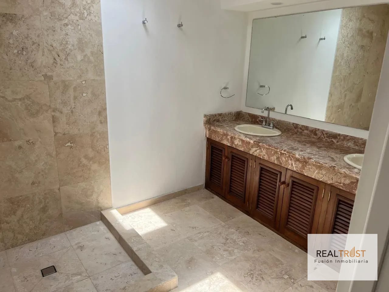 PROPIEDAD EN RENTA PARA OFICINAS A PUERTA CERRADA ss — Casa en Alquiler en Zona 14, Guatemala, Ciudad — foto 12 de 15